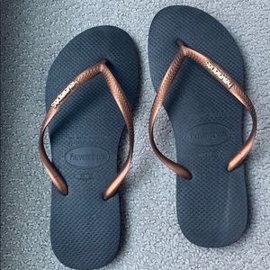 Havaianas Black/Bronze flip flops